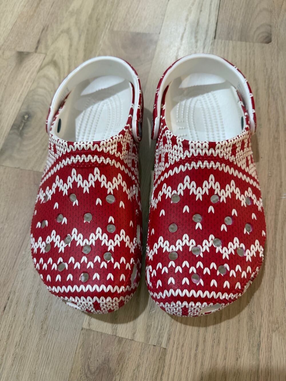 Crocs Adult Classic Holiday Sweater Clogs, M8, W10